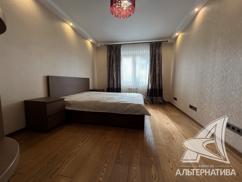  135.1кв.м., комнат 4, г. Брест (ЦЕНТР)