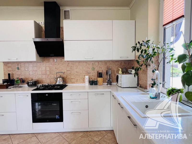  309.9кв.м. (участок 13.51 сот.), г. Брест (ВОЛЫНКА)