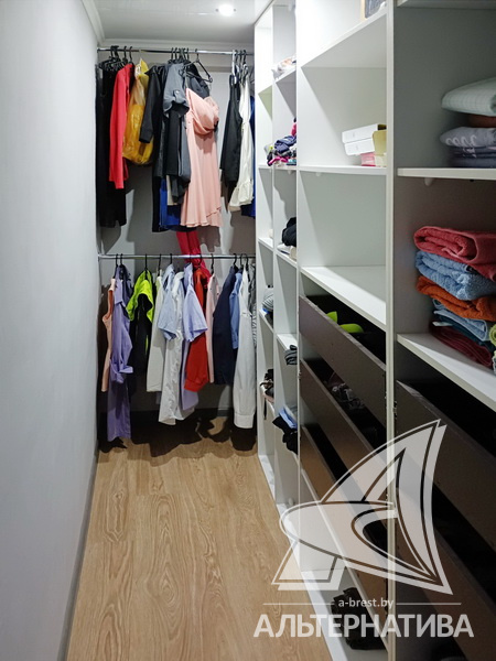  302.3кв.м. (участок 9.94 сот.), г. Брест (ВЕРЕСКОВЫЕ)