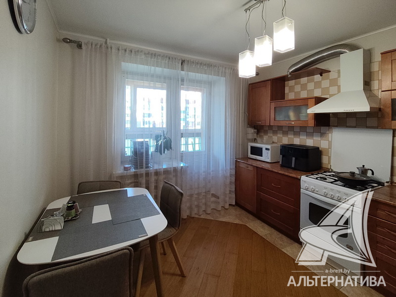  73.6кв.м., комнат 3, г. Брест (КИЕВКА)