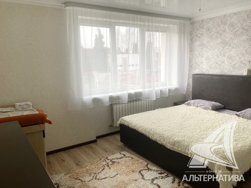  302.3кв.м. (участок 9.94 сот.), г. Брест (ВЕРЕСКОВЫЕ)