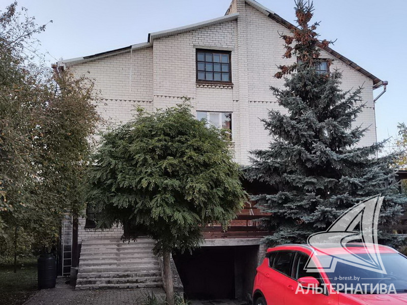 Дачный дом жилого типа 434.7кв.м. (участок 8.32 сот.), г. Брест (ПУГАЧЕВО) (1994)